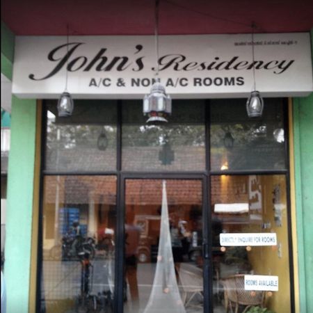 ホテル Johns Residency Kochi エクステリア 写真